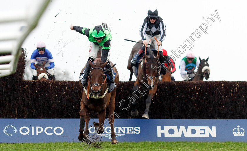 Kotmask-0003 
 KOTMASK (Caoilin Quinn) wins The Howden Handicap Chase
Ascot 21 Dec 2024 - Pic Steven Cargill / Racingfotos.com