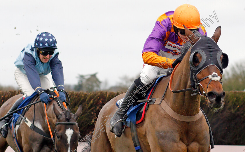 Worthy-Farm-0003 
 WORTHY FARM (Harry Cobden) wins The Unique Financial Planning Handicap Chase
Wincanton 30 Jan 2020 - Pic Steven Cargill / Racingfotos.com