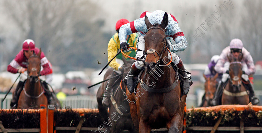 Lalor-0004 
 LALOR (Richard Johnson) wins The Betway Top Novices Hurdle Aintree 13 Apr 2018 - Pic Steven Cargill / Racingfotos.com