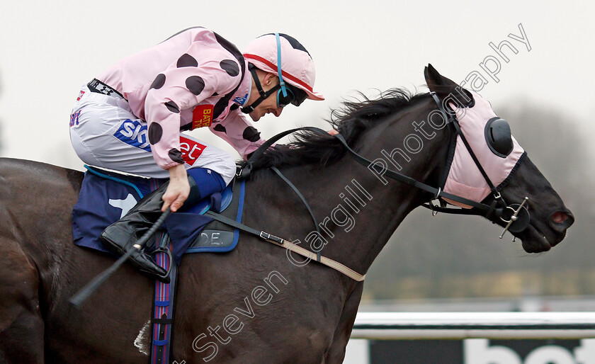 Black-Dave-0006 
 BLACK DAVE (Fran Berry) wins The Betway Classified Selling Stakes Lingfield 20 Dec 2017 - Pic Steven Cargill / Racingfotos.com