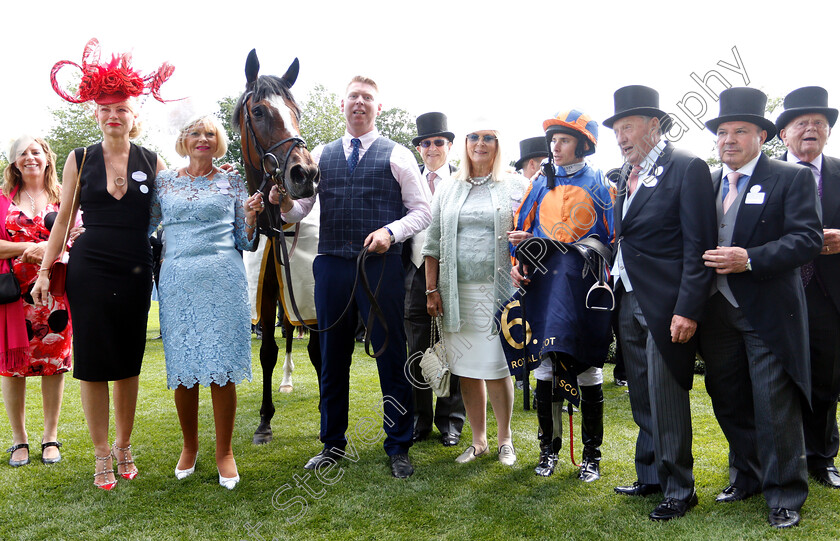 Magic-Wand-0012 
 MAGIC WAND (Ryan Moore) with Gay Smith and Sue Magnier and the lads after The Ribblesdale Stakes
Royal Ascot 21 Jun 2018 - Pic Steven Cargill / Racingfotos.com