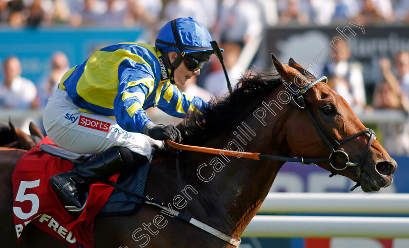 Trueshan-0002 
 TRUESHAN (Hollie Doyle) wins The Betfred Doncaster Cup
Doncaster 15 Sep 2023 - Pic Steven Cargill / Racingfotos.com