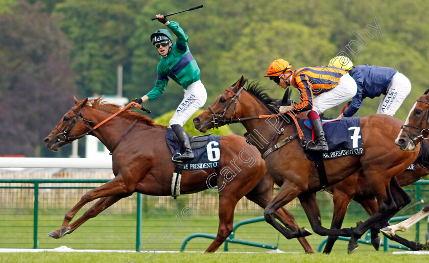 Metropolitan-0002 
 METROPOLITAN (A Pouchin) beats DANCING GEMINI (right) in The Emirates Poule d'Essai des Poulains
Longchamp 12 May 2024 - Pic Steven Cargill / Racingfotos.com