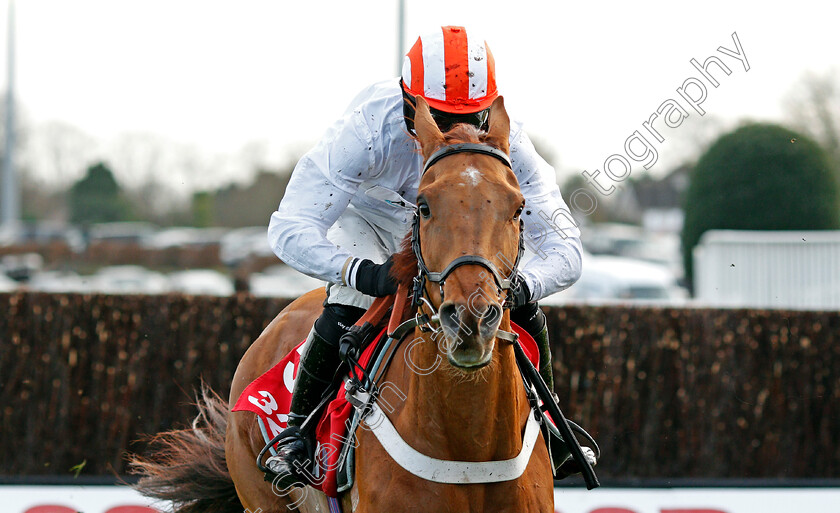 Wenyerreadyfreddie-0002 
 WENYERREADYFREDDIE (Daryl Jacob) Kempton 26 Dec 2017 - Pic Steven Cargill / Racingfotos.com