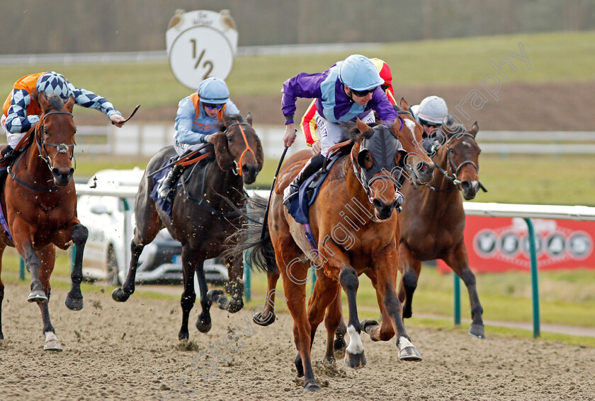 City-Gent-0002 
 CITY GENT (Oisin Murphy) wins The 32Red.com Nursery Lingfield 30 Dec 2017 - Pic Steven Cargill / Racingfotos.com