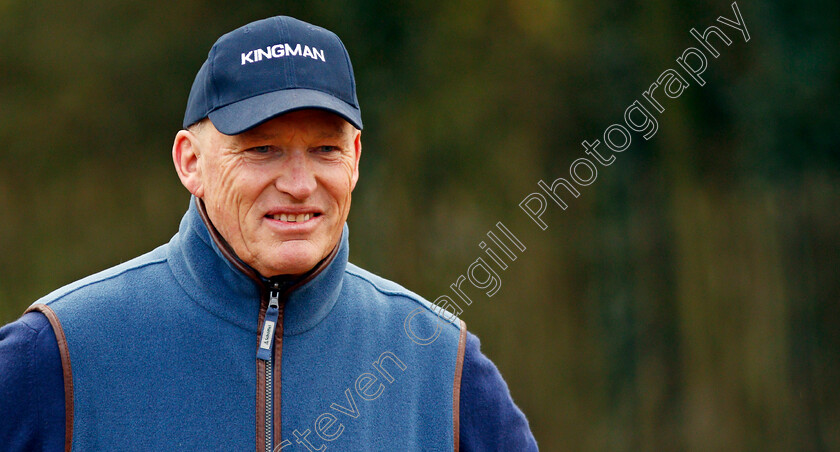 John-Gosden-0021 
 John Gosden watches his string return from the gallops in Newmarket 23 Mar 2018 - Pic Steven Cargill / Racingfotos.com