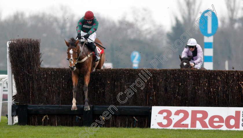 Glen-Forsa-0003 
 GLEN FORSA (Jonathan Burke) wins The 32red.com Novices Handicap Chase
Kempton 26 Dec 2018 - Pic Steven Cargill / Racingfotos.com