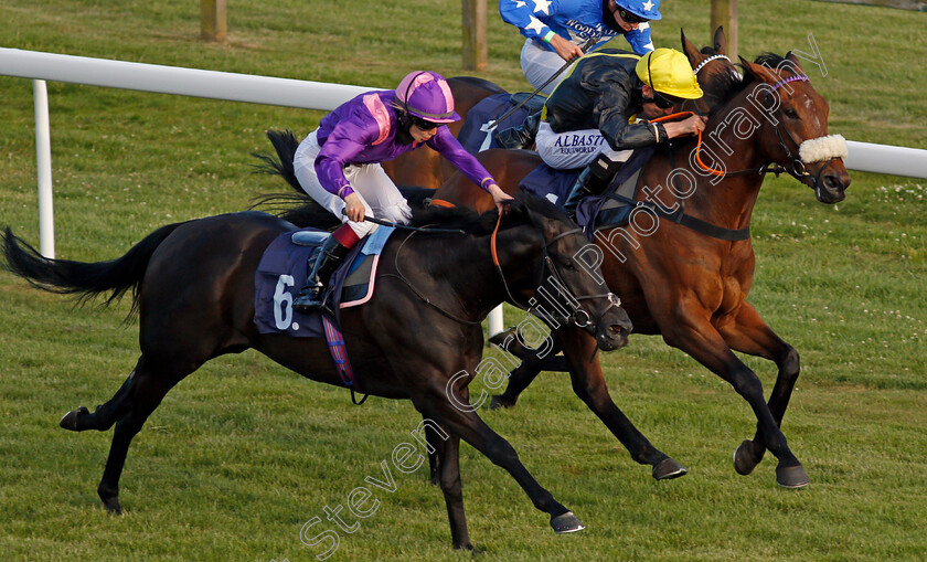 The-Cruising-Lord-0004 
 THE CRUISING LORD (right, Luke Morris) beats PEERLESS (left, Saffie Osborne) in The Visit Attheraces.com/marketmovers Handicap
Bath 23 Jun 2021 - Pic Steven Cargill / Racingfotos.com