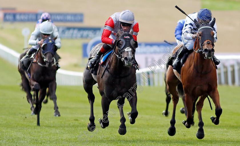 Lunario-0004 
 LUNARIO (centre, David Egan) beats COME ON YOU SPURS (right) in The Long Shot Berry Breeze Handicap
Newmarket 28 Jun 2024 - Pic Steven Cargill / Racingfotos.com