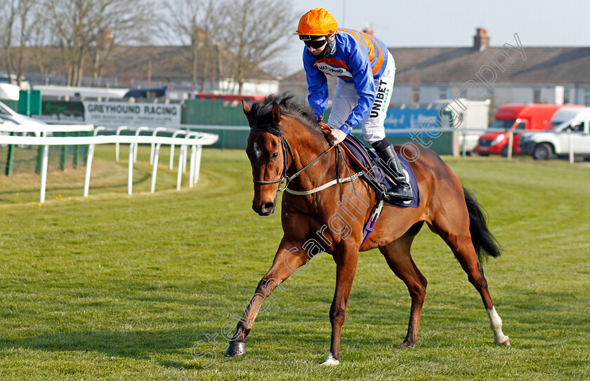 Your-Love-Is-King-0001 
 YOUR LOVE IS KING (Jamie Spencer)
Yarmouth 20 Apr 2021 - Pic Steven Cargill / Racingfotos.com