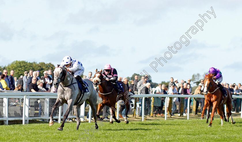 King-Of-Stars-0001 
 KING OF STARS (Silvestre De Sousa) wins The Download The At The Races App Handicap
Yarmouth 15 Sep 2021 - Pic Steven Cargill / Racingfotos.com