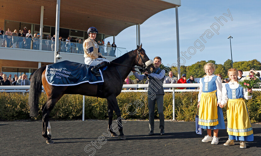 Washington-Heights-0009 
 WASHINGTON HEIGHTS (Hollie Doyle) winner of The Bro Park Sprint Championship
Bro Park, Sweden 17 Sep 2023 - Pic Steven Cargill / Racingfotos.com