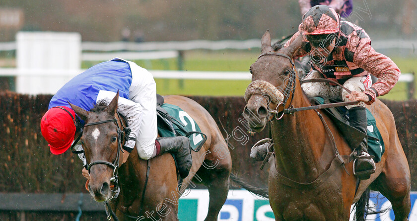 Sensulano-0008 
 SENSULANO (right, Leighton Aspell) beats CHILLI FILLI (left, Aidan Coleman) in The Actioncoach Lady Godiva Mares Novices Chase
Warwick 12 Dec 2019 - Pic Steven Cargill / Racingfotos.com