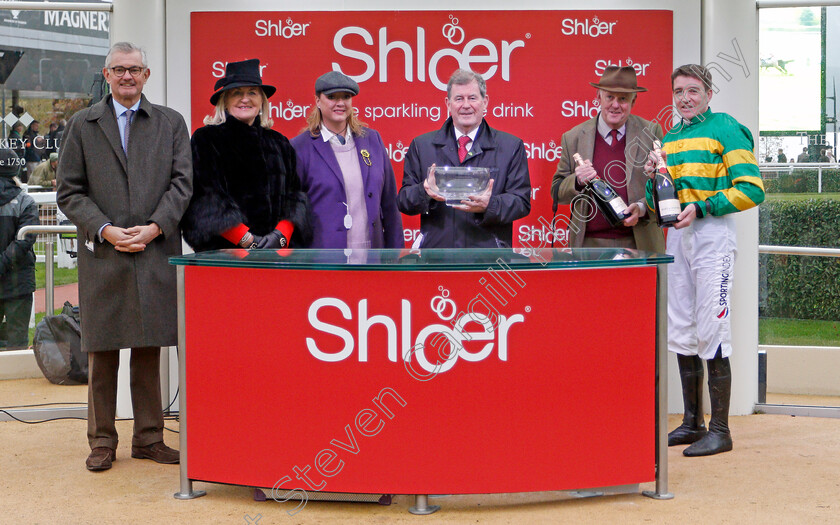 Defi-Du-Seuil-0010 
 Presentation to J P McManus, Philip Hobbs and Barry Geraghty for The Shloer Chase won by DEFI DU SEUIL 
Cheltenham 17 Nov 2019 - Pic Steven Cargill / Racingfotos.com