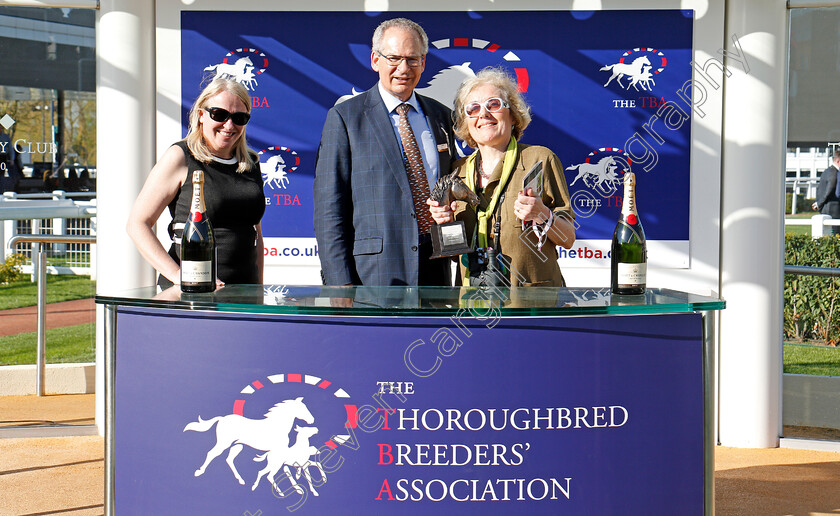 Sister-Sibyl-0005 
 Presentation for The TBA Mares Handicap Chase Cheltenham 19 Apr 2018 - Pic Steven Cargill / Racingfotos.com