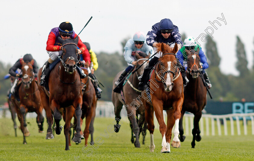 Island-Bandit-0003 
 ISLAND BANDIT (right, Jack Mitchell) beats PARK STREET (left) in The BetVictor EBF Maiden Stakes Div1
Newbury 13 Aug 2021 - Pic Steven Cargill / Racingfotos.com