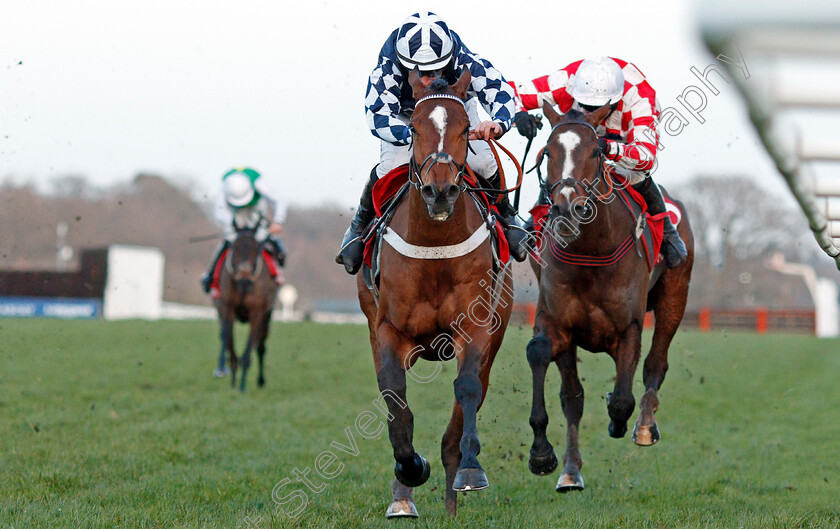 Falco-Blitz-0003 
 FALCO BLITZ (Jeremiah McGrath) beats KILLER CLOWN (right) in The Matchbook British EBF National Hunt Novices Hurdle
Ascot 18 Jan 2020 - Pic Steven Cargill / Racingfotos.com