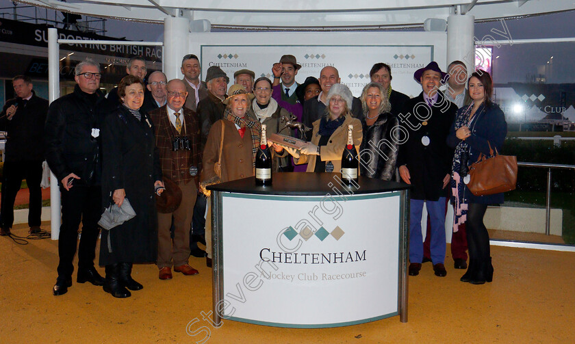 Posh-Trish-0005 
 Presentation for The Experience The Theatre At The Festival Mares Standard Open National Hunt Flat Race Cheltenham 18 Nov 2017 - Pic Steven Cargill / Racingfotos.com