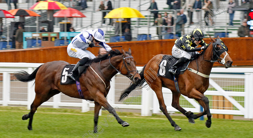 Woolhampton-0003 
 WOOLHAMPTON (Oliver Searle) beats BUCCABAY (left) in The Naas Racecourse Handicap Div1
Ascot 1 May 2024 - Pic Steven Cargill / Racingfotos.com