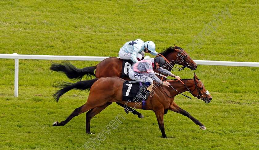 Reina-Del-Mar-0003 
 REINA DEL MAR (farside, Oisin Murphy) beats SCAMPI (nearside) in The Read Ryan Moore On Betting.Betfair Handicap 
Newbury 10 Jun 2021 - Pic Steven Cargill / Racingfotos.com