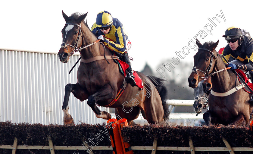 If-The-Cap-Fits-0001 
 IF THE CAP FITS (Noel Fehily) wins The 32Red Casino Novices Hurdle Kempton 26 Dec 2017 - Pic Steven Cargill / Racingfotos.com