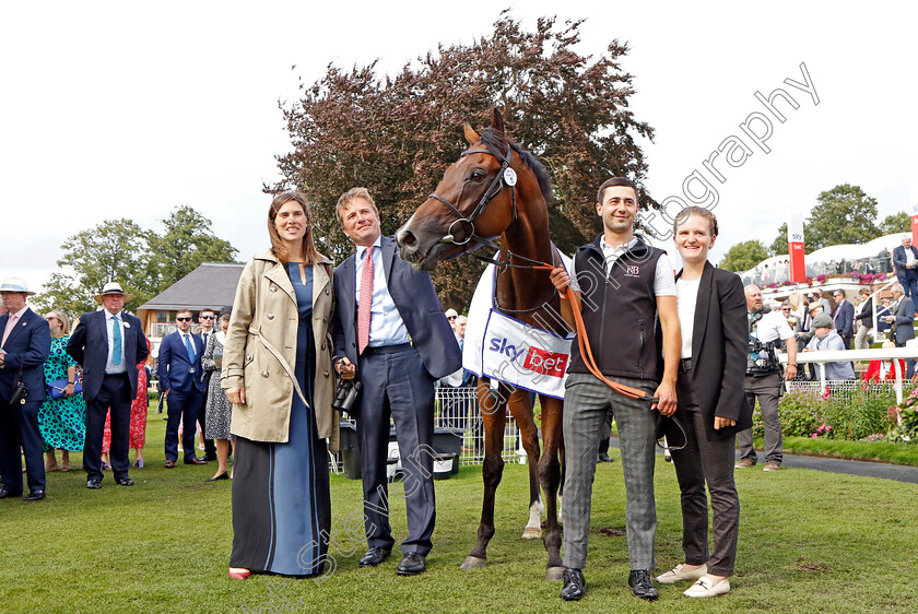 Kinross-0009 
 KINROSS with Ralph Beckett after The Sky Bet City of York Stakes
York 20 Aug 2022 - Pic Steven Cargill / Racingfotos.com