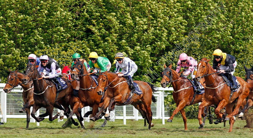 Bahamian-Sunrise-0002 
 winner BAHAMIAN SUNRISE (pink, Silvestre de Sousa) with the field through the first furlong of The Investec Asset Finance Handicap Epsom 25 Apr 2018 - Pic Steven Cargill / Racingfotos.com