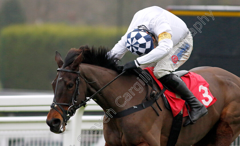 Knickerbockerglory-0002 
 KNICKERBOCKERGLORY (Harry Skelton) wins The Betfair Handicap Hurdle
Sandown 7 Dec 2024 - Pic Steven Cargill / Racingfotos.com