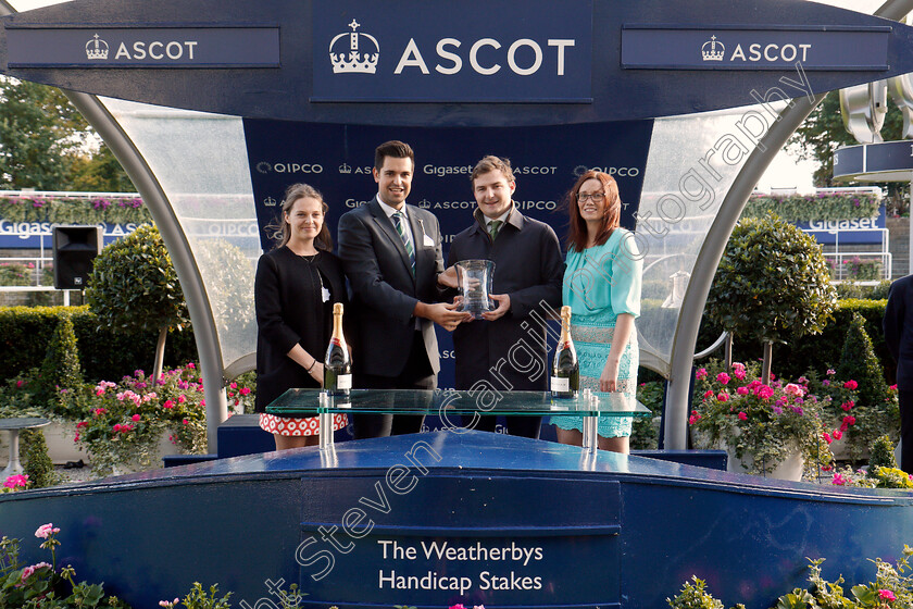 Leader-Writer-0011 
 Presentation for The Weatherbys Handicap Ascot 8 Sep 2017 - Pic Steven Cargill / Racingfotos.com