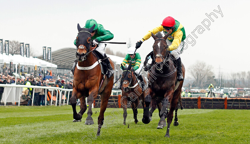 L Ami-Serge-0002 
 L'AMI SERGE (left, Daryl Jacob) beats SUPASUNDAE (right) in The Betway Aintree Hurdle Aintree 12 Apr 2018 - Pic Steven Cargill / Racingfotos.com