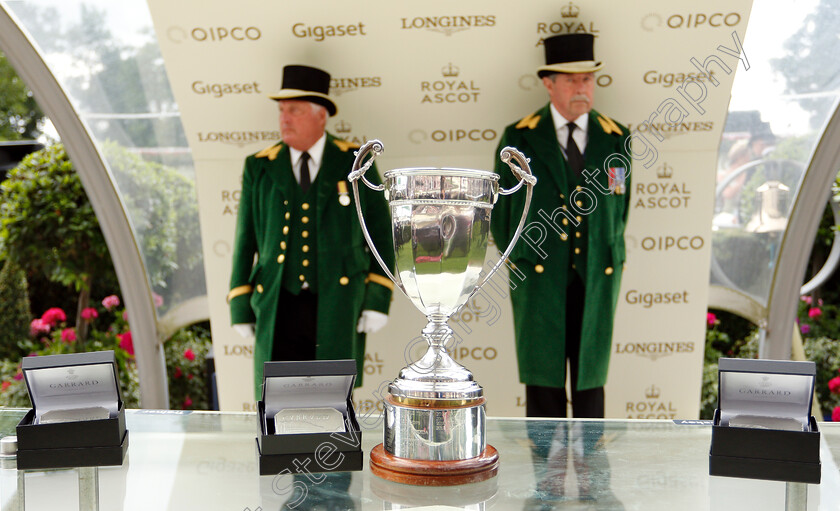 Trophies-for-The-Duke-Of-Cambridge-Stakes 
 Trophies for The Duke Of Cambridge Stakes
Royal Ascot 20 Jun 2018 - Pic Steven Cargill / Racingfotos.com