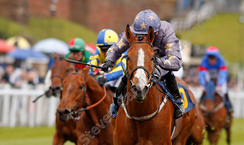 The-Feathered-Nest-0005 
 THE FEATHERED NEST (Paul Hanagan) wins The Greenhous Handicap Chester 9 May 2018 - Pic Steven Cargill / Racingfotos.com