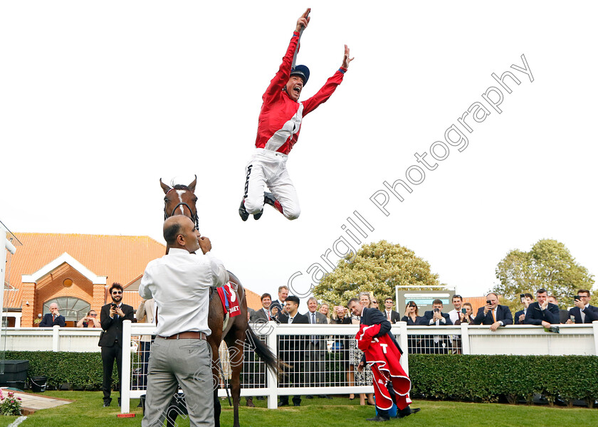 Inspiral-0013 
 Frankie Dettori leaps from INSPIRAL after The Virgin Bet Sun Chariot Stakes
Newmarket 7 Oct 2023 - Pic Steven Cargill / Racingfotos.com