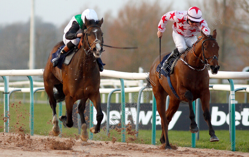 Motajaasid-0002 
 MOTAJAASID (left, Finley Marsh) beats EARL OF BUNNACURRY (right) in The sunracing.co.uk Handicap
Southwell 11 Dec 2018 - Pic Steven Cargill / Racingfotos.com