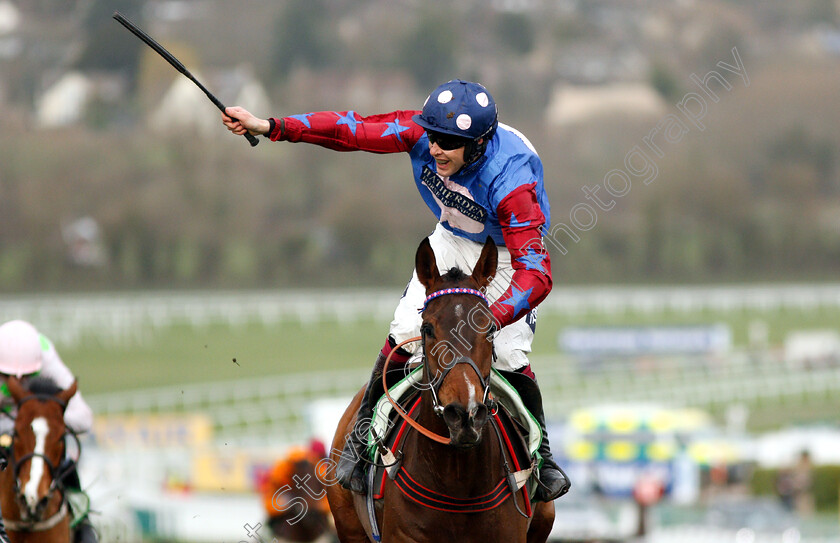 Paisley-Park-0001 
 PAISLEY PARK (Aidan Coleman) wins The Sun Racing Stayers Hurdle
Cheltenham 14 Mar 2019 - Pic Steven Cargill / Racingfotos.com