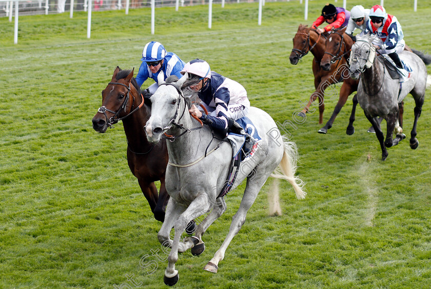 Lord-Glitters-0004 
 LORD GLITTERS (right, Daniel Tudhope) beats MUSTASHRY (left) in The Sky Bet & Symphony Group Strensall Stakes
York 25 Aug 2018 - Pic Steven Cargill / Racingfotos.com