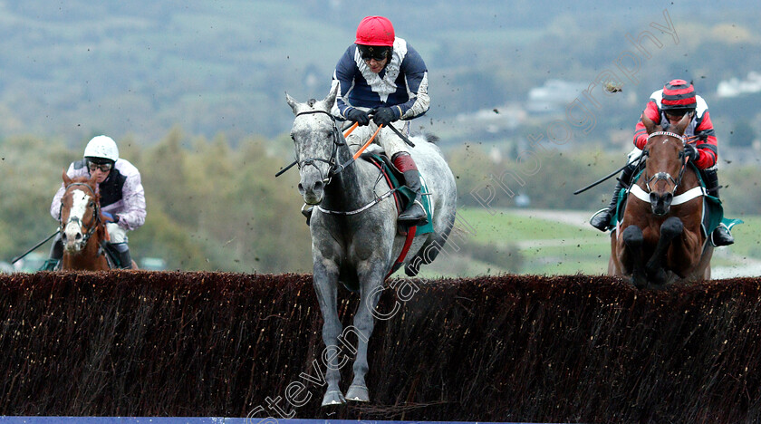 Cubomania-0003 
 CUBOMANIA (Richard Johnson) beats MONBEG LEGEND (right) in The Move Over To Matchbook Novices Chase
Cheltenham 27 Oct 2018 - Pic Steven Cargill / Racingfotos.com