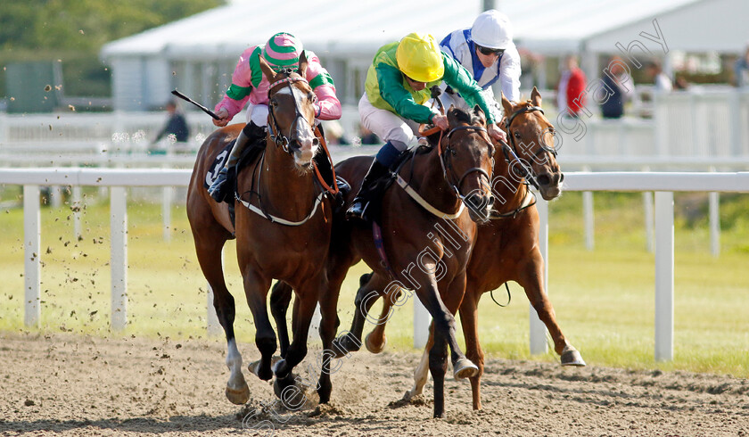 Metal-Merchant-0004 
 METAL MERCHANT (centre, William Buick) beats PRINCE NABEEL (left) and CRACKOVIA (right) in The Ire-Incentive It Pays To Buy Irish EBF Restricted Novice Stakes
Chelmsford 7 Jun 2022 - Pic Steven Cargill / Racingfotos.com