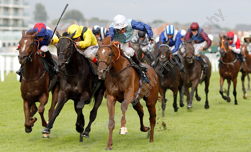 Ritchie-Valens-0003 
 RITCHIE VALENS (centre, Oisin Murphy) beats TAMMOOZ (2nd left) and FANTASTIC BLUE (left) in The Oakgrove Graduates Handicap
Newbury 6 Aug 2019 - Pic Steven Cargill / Racingfotos.com