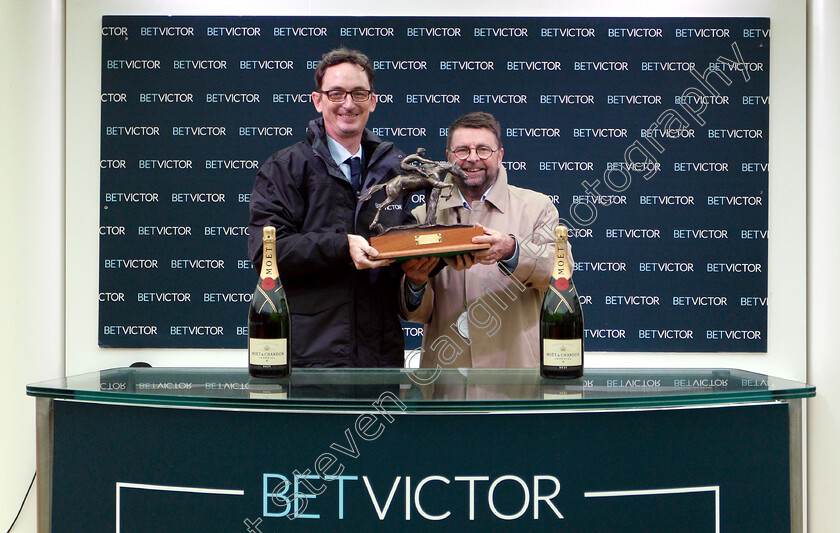 Bun-Doran-0009 
 Presentation for The BetVictor Handicap Chase won by BUN DORAN
Cheltenham 16 Nov 2018 - Pic Steven Cargill / Racingfotos.com