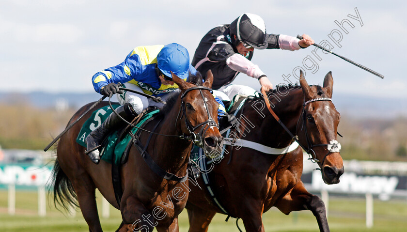 Langer-Dan-0005 
 LANGER DAN (left, Harry Skelton) beats FILS D'OUDAIRIES (right) in The 20 Years Together Alder Hey & Aintree Handicap Hurdle
Aintree 8 Apr 2022 - Pic Steven Cargill / Racingfotos.com