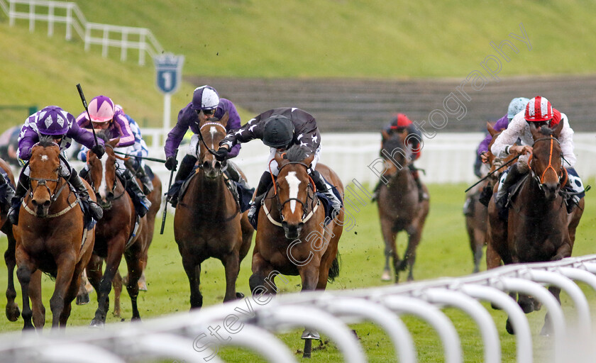 Radio-Goo-Goo-0004 
 RADIO GOO GOO (centre, Ben Curtis) beats WINTER CROWN (left) in The Camden Pale Ale Handicap
Chester 10 May 2023 - Pic Steven Cargill / Racingfotos.com