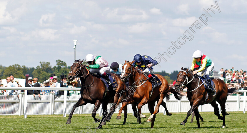 Khaadem-0006 
 KHAADEM (Oisin Murphy) beats SWINGALONG (centre) and MILL STREAM (right) in The Queen Elizabeth II Jubilee Stakes
Royal Ascot 22 Jun 2024 - Pic Steven Cargill / Racingfotos.com