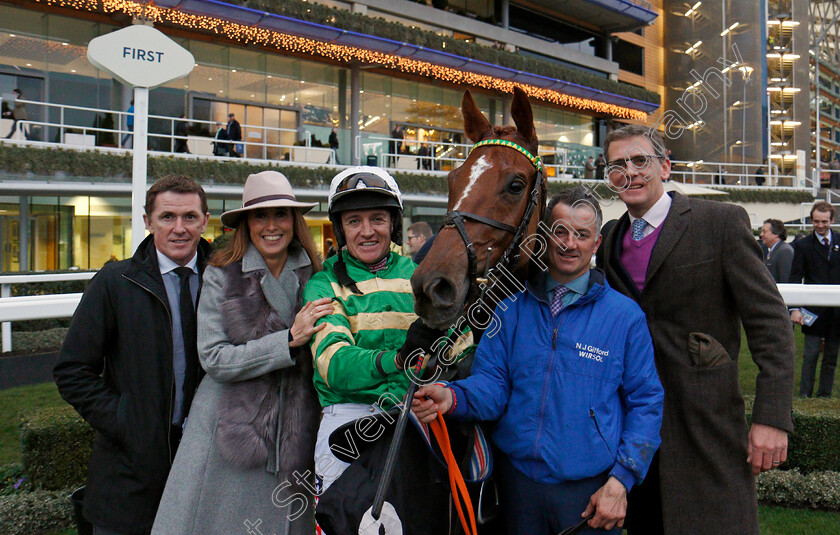 Didtheyleaveuoutto-0009 
 DIDTHEYLEAVEUOUTTO (Barry Geraghty) with Nick Gifford and A P McCoy after The St Andrews Holdings Championship Standard Open National Hunt Flat Race Ascot 22 Dec 2017 - Pic Steven Cargill / Racingfotos.com