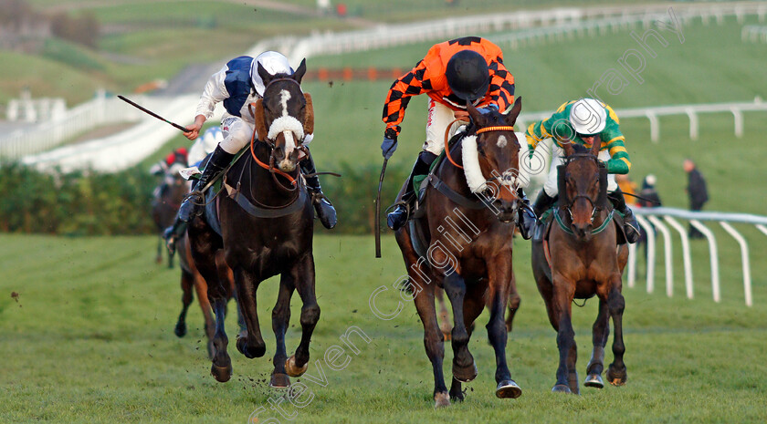 Kingswell-Theatre-0007 
 KINGSWELL THEATRE (centre, Tom Scudamore) beats VICOMTE DU SEUIL (left) in The Glenfarclas Cross Country Handicap Chase Cheltenham 17 Nov 2017 - Pic Steven Cargill / Racingfotos.com