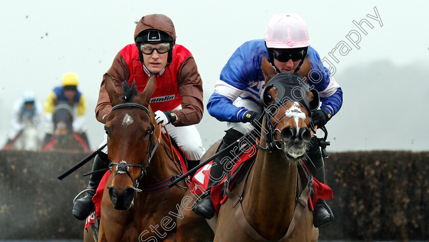 Risk-And-Roll-0003 
 RISK AND ROLL (right, Bryan Carver) with ECU DE LA NOVERIE (left, David Maxwell)
Ascot 19 Jan 2019 - Pic Steven Cargill / Racingfotos.com