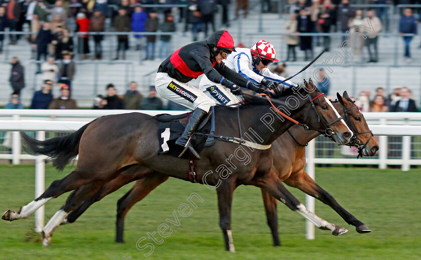 Kdeux-Saint-Fray-0001 
 KDEUX SAINT FRAY (farside, Jonathan Burke) beats BLUES SINGER (nearside) in The Not Forgotten Open National Hunt Flat Race 
Ascot 22 Nov 2024 - Pic Steven Cargill / Racingfotos.com