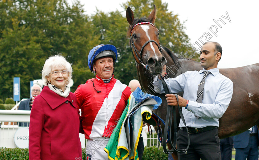 Inspiral-0016 
 INSPIRAL (Frankie Dettori) with Patricia Thompson after The bet365 Fillies Mile
Newmarket 8 Oct 2021 - Pic Steven Cargill / Racingfotos.com