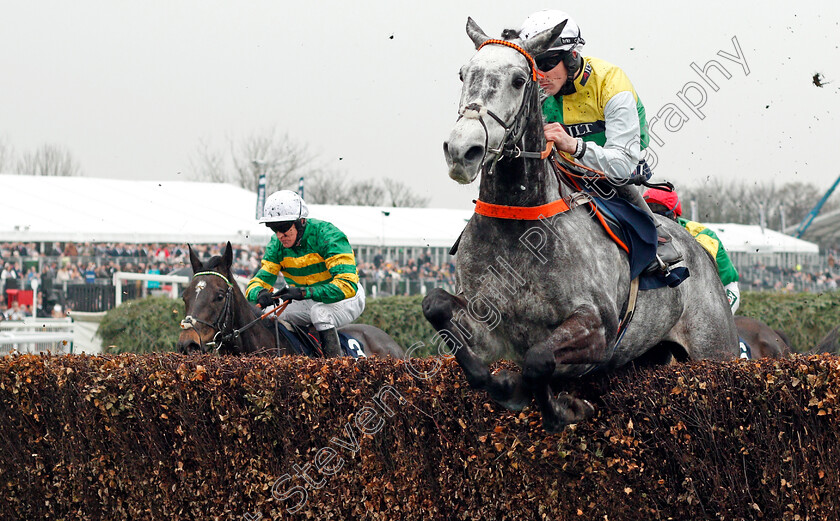 Cloudy-Dream-0001 
 CLOUDY DREAM (Brian Hughes) Aintree 13 Apr 2018 - Pic Steven Cargill / Racingfotos.com