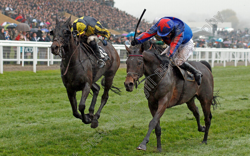 Splash-Of-Ginge-0007 
 SPLASH OF GINGE (right, Tom Bellamy) beats STARCHITECT (left) in The BetVictor Gold Cup Cheltenham 18 Nov 2017 - Pic Steven Cargill / Racingfotos.com